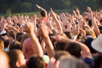 Shakira reúne mais de 400 mil pessoas em show gratuito no México e reforça força global do pop latino