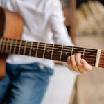 O Impacto Cultural e Econômico das Trajetórias Musicais Longevas na Identidade das Cidades do Interior