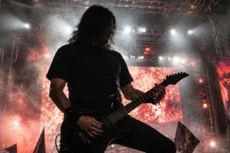 Daron Malakian e a Polarização Política: Por Que o Discurso do Guitarrista do System of a Down no Sick New World Merece Atenção