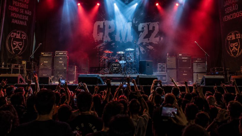 Rock nacional dos anos 2000: as bandas que moldaram uma geração e ainda ecoam na música brasileira