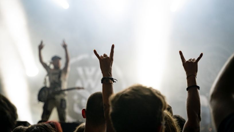 A Trajetória de Bandas Independentes até os Grandes Festivais e a Nova Lógica do Mercado Musical