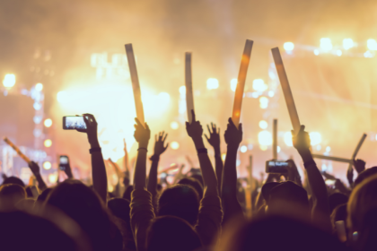 Congresso discute novas regras contra cambismo de ingressos e pode mudar acesso a shows e festivais no Brasil