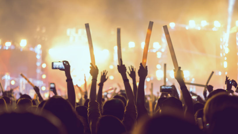 Congresso discute novas regras contra cambismo de ingressos e pode mudar acesso a shows e festivais no Brasil