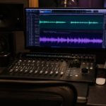 Como a Inteligência Artificial na Música Consegue Recriar a Voz de Artistas que Já Partiram